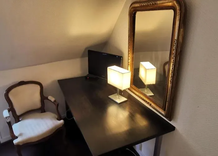 Elegant - Near Le Marais Apartment